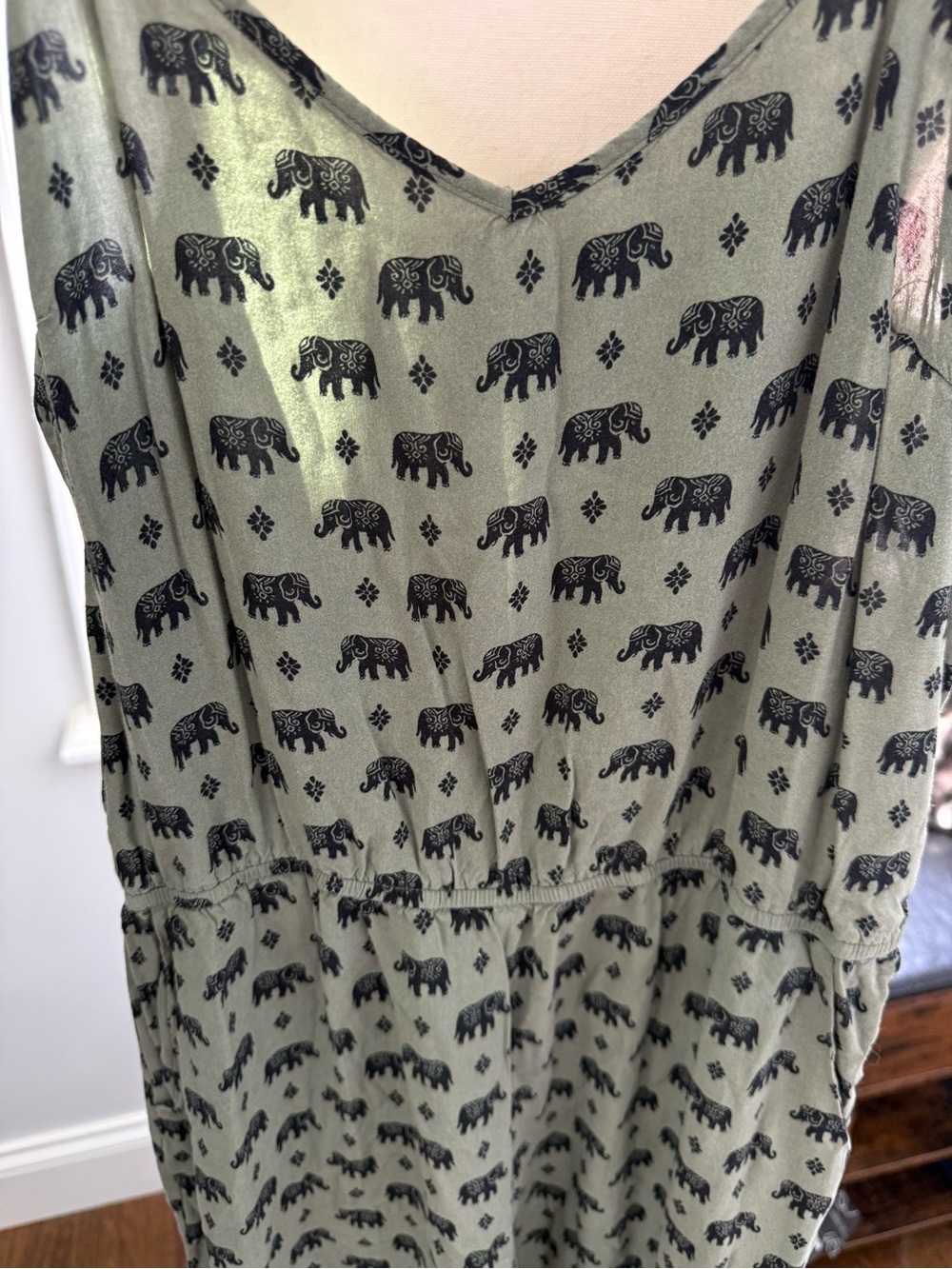 Olive green elephant jumpsuit size small elastic waist adjustable straps - Picture 2 of 9